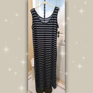 Sold*** Long Sleeveless Black/White Dress